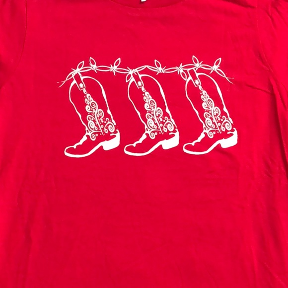 NWOT Red Cowboy boots Christmas T-Shirt - Picture 2 of 3
